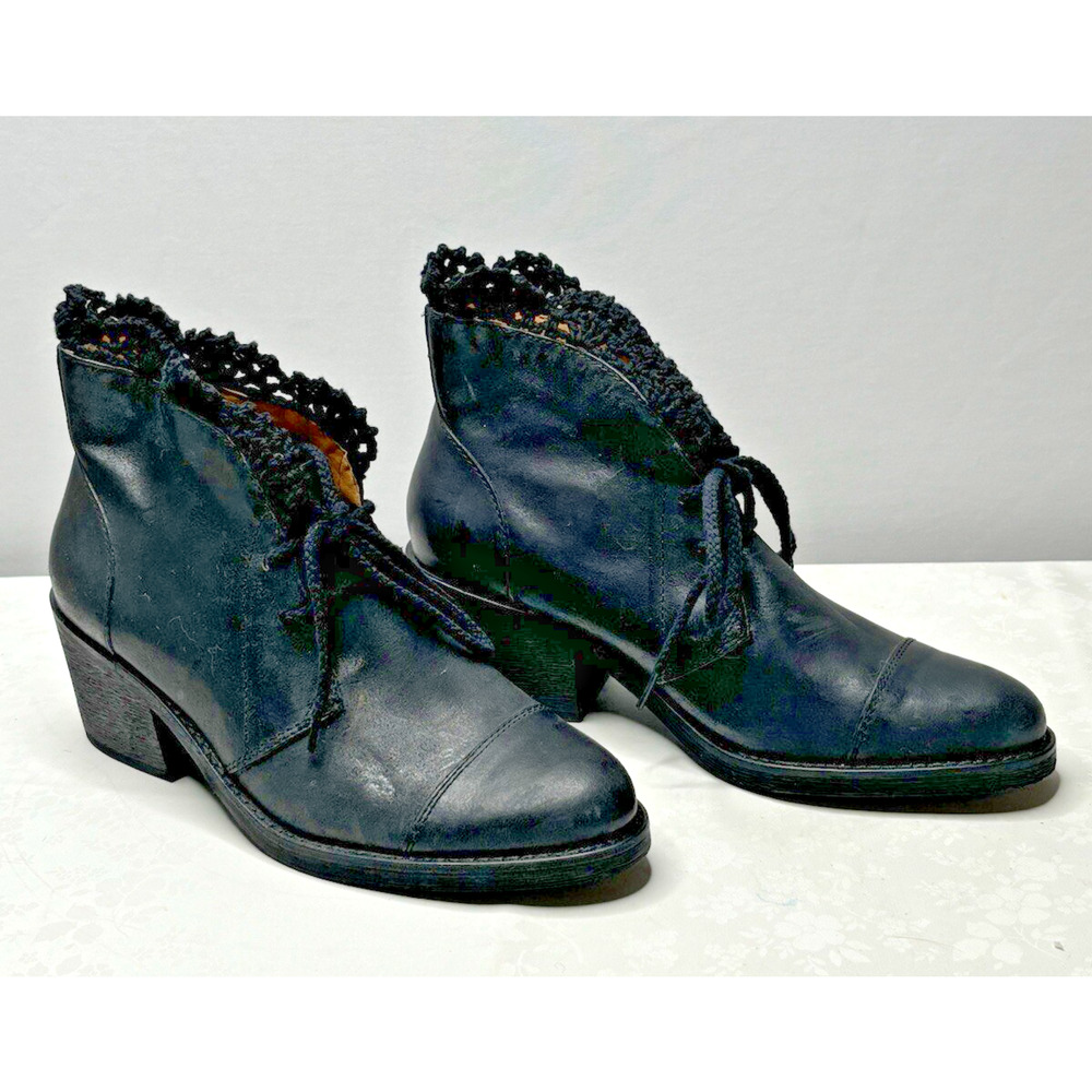 LATIGO Kat Black Leather Lace Up Ankle Boots Womens Size 7